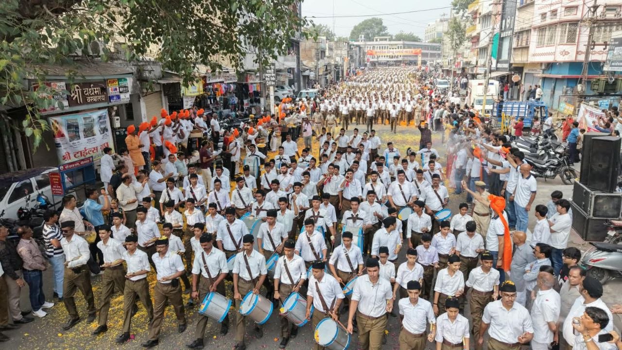 आरएसएस का ऐतिहासिक त्रिवेणी संगम, 2.1 किमी लंबी मानव श्रृंखला देख भावुक हुए लोग